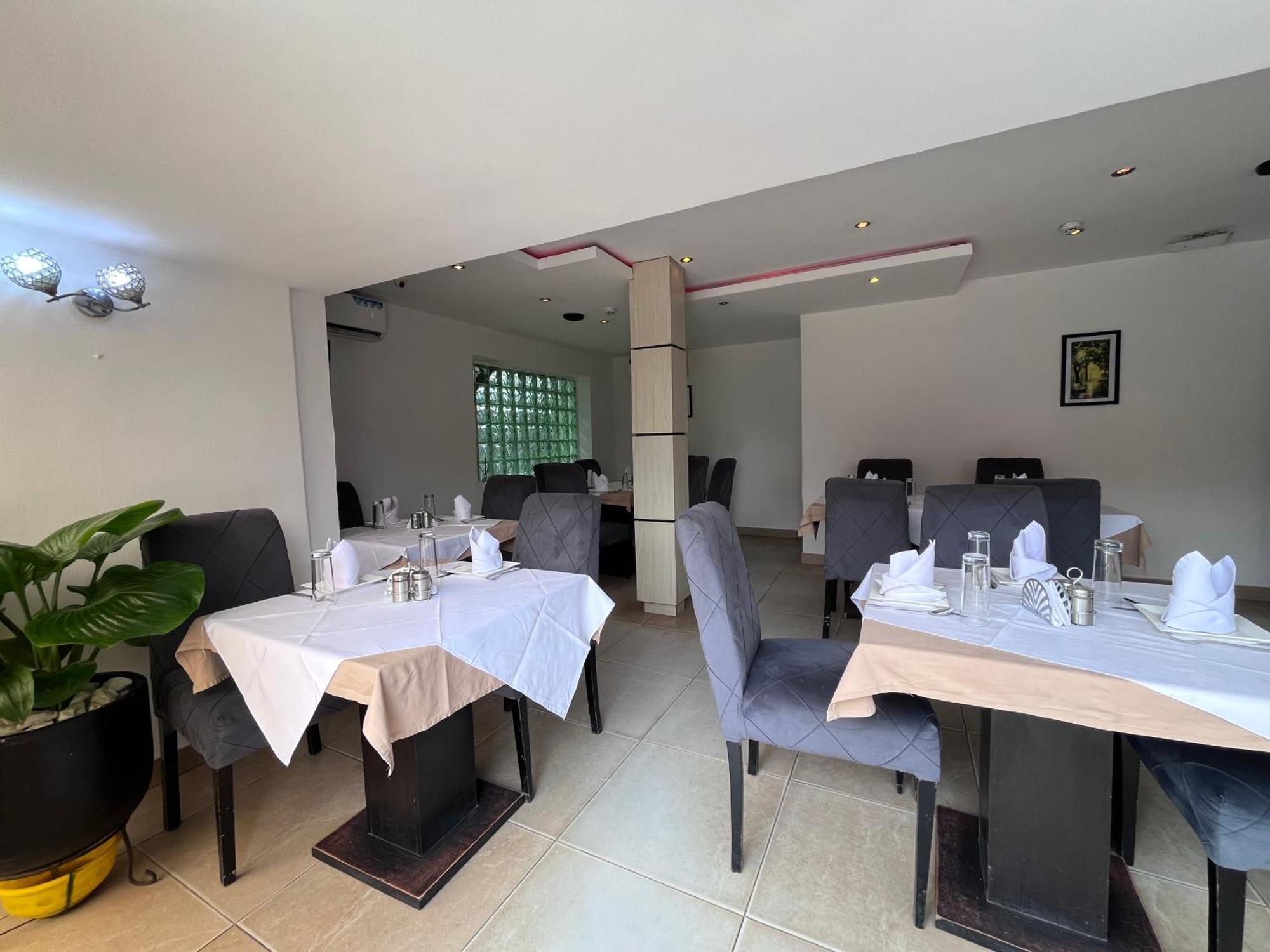 Blackwood Hotels Ikeja Buitenkant foto