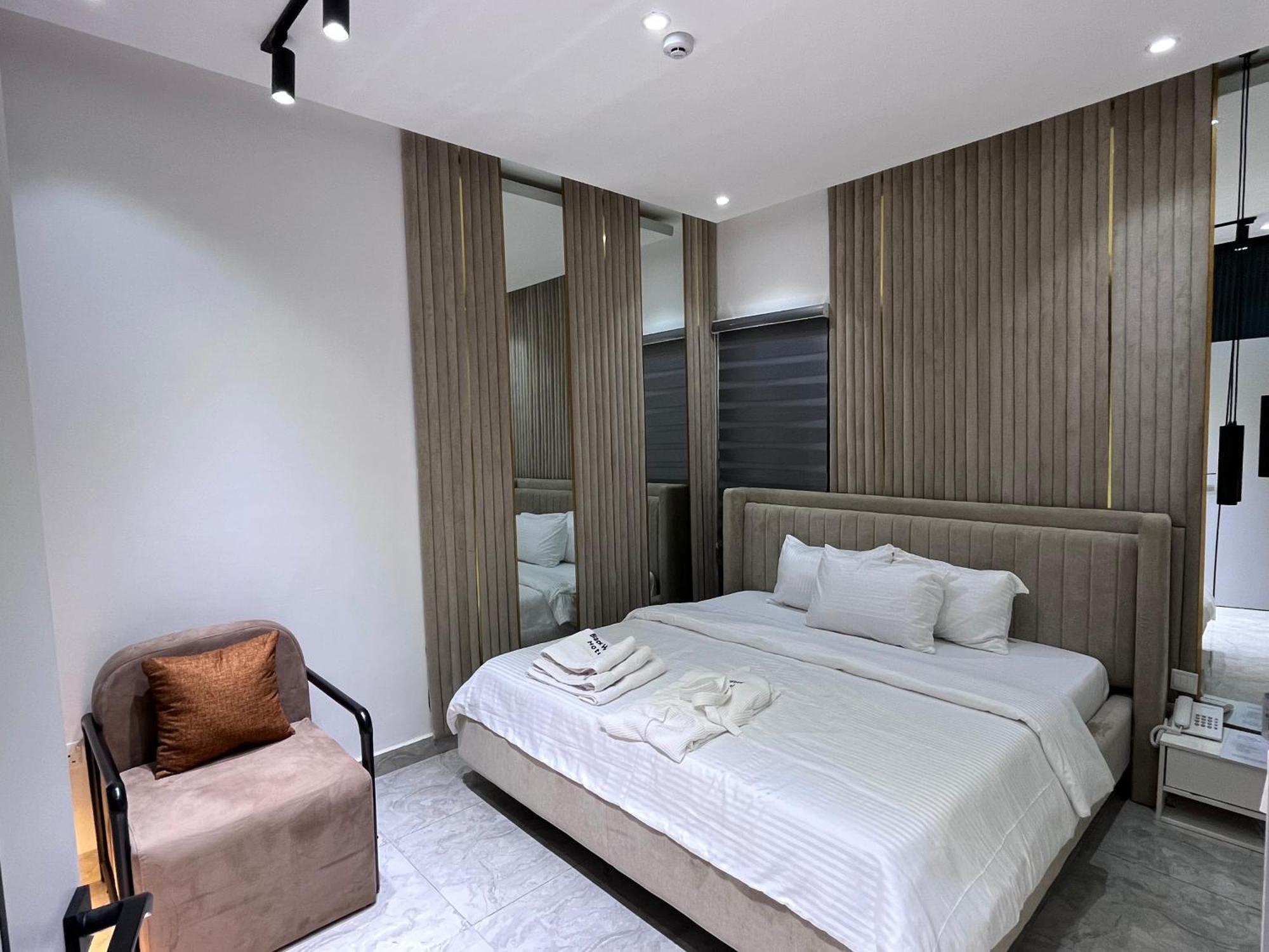 Blackwood Hotels Ikeja Buitenkant foto